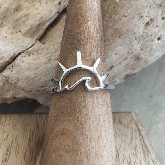 Sterling Silver Sun and Wave Ring Size 6 - Picture 1 of 3